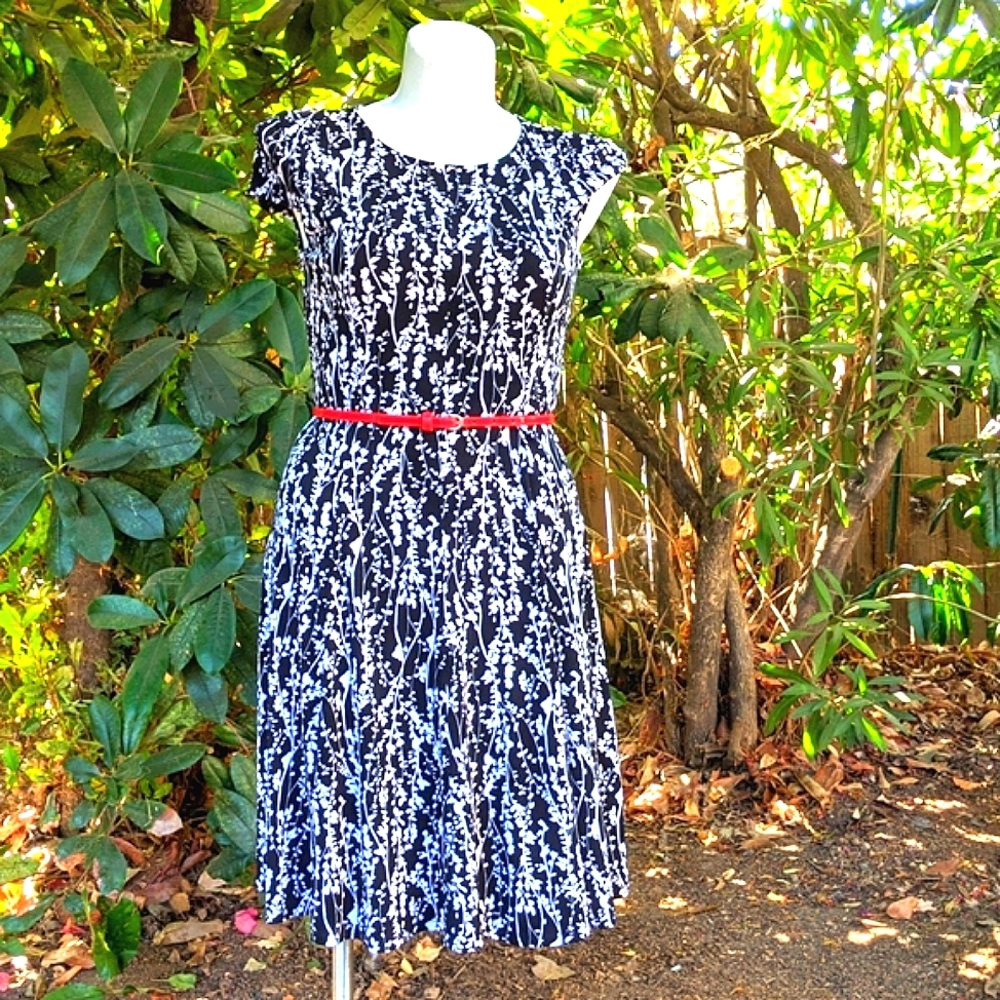 Cap sleeve shift dress